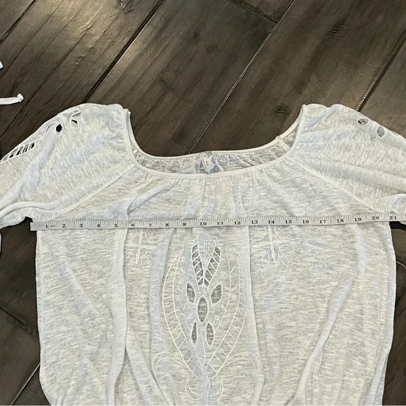 Free People Ivory Cut Out Peasant Blouse - Size Medium - Picture 9 of 14